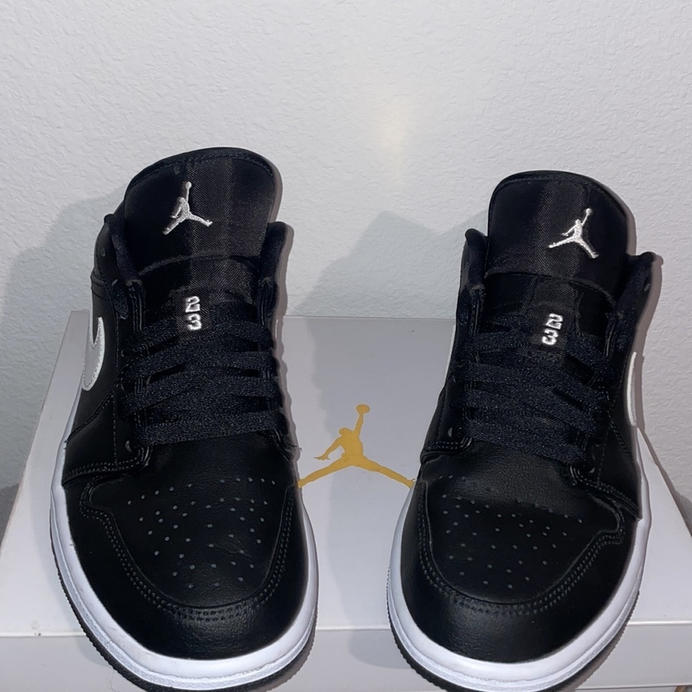 SALE! Woman’s Air Jordan 1 Low.                                  Size US 8.5